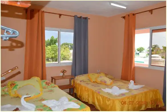 Playa Larga, Ciénaga de Zapata, 43000, Matanzas, Cuba. Habitaciones con baño privado, restaurante climatizado, bar, terraza con vista al mar y a la naturaleza.. Reservas online, Restaurante Casa De Yeni.
