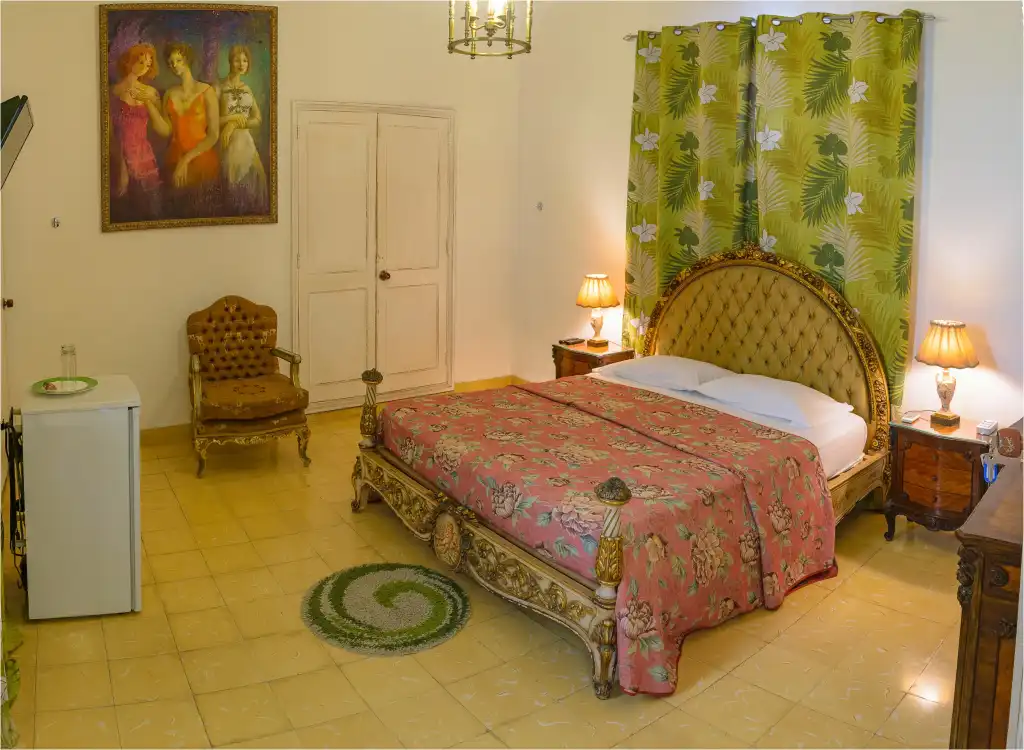 Centro Habana, Havana, 10200, Cuba. Nuestro alojamiento se encuentra a unos pasos del Malecón de La Habana y a 4 minutos del Casco Histórico de La Habana Vieja.. Reservas online, La California Boutique Habitación 2.