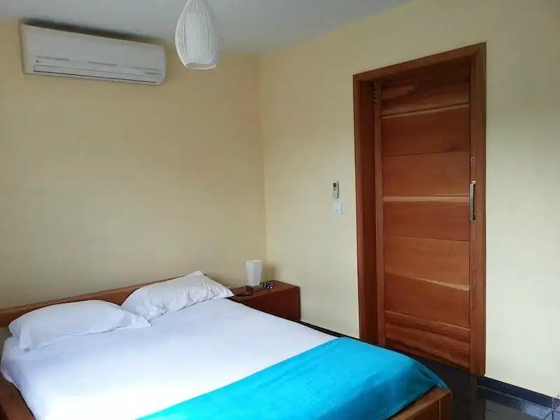 Holguín, 80100, Cuba. Es una de las casas con la mejor ubicación central de la ciudad, usted no necesita un taxi o un carro.. Reservas online, CAT ON THE MOON, H. Triple.