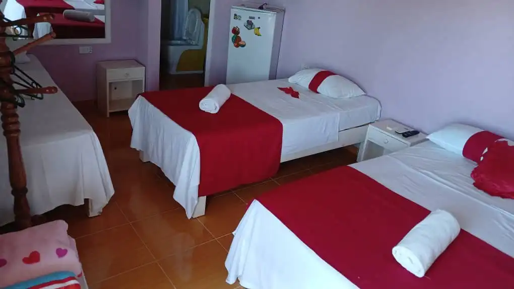 Playa Larga, Ciénaga de Zapata, 43000, Matanzas, Cuba. Mi alojamiento está situado en el poblado de Coletón, a dos cuadras de la playa. Reservas online, Hostal Enrique y Dalia Room 8.