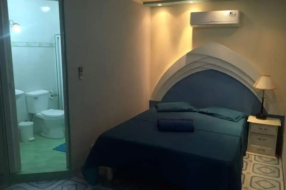 Playa Larga, Ciénaga de Zapata, 43000, Matanzas, Cuba. Tenemos 2 habitaciones independientes, con su baño privado, agua fría y caliente las 24 horas. Reservas online, Hostal Joaquinillo Room 2.