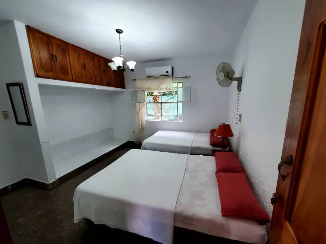 Calle Carretera La Ermita # 8, Vinales 22400 Cuba. Tiene dos camas matrimoniales para una capacidad total de 4 personas.. Reservas online, Casa Ricardo Hernández Room 2.
