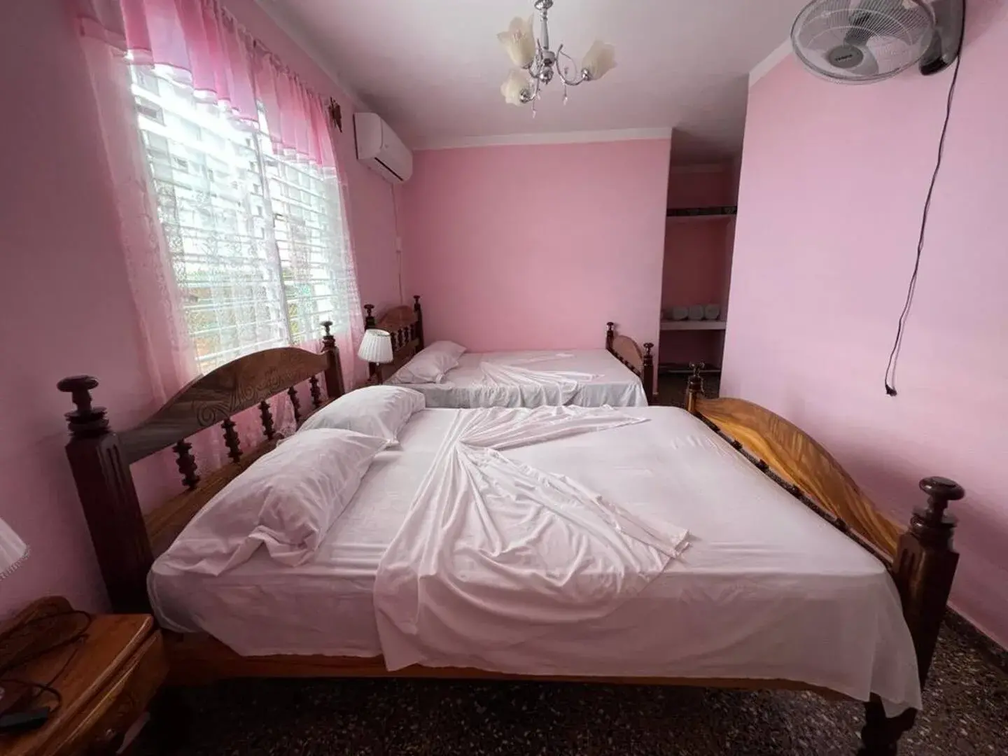 Calle Adela Azcuy norte Viñales 22400 # 36 b. Viñales. Si eres un amante innato de la naturaleza y buscas un maravilloso descanso y tranquilidad,. Reservas online, Casa Maday y Leonel Room 1.