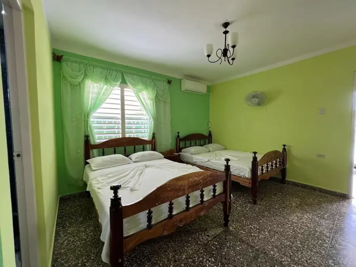 Calle Adela Azcuy norte Viñales 22400 # 36 b. Viñales. Si eres un amante innato de la naturaleza y buscas un maravilloso descanso y tranquilidad,. Reservas online, Casa Maday y Leonel Room 2.