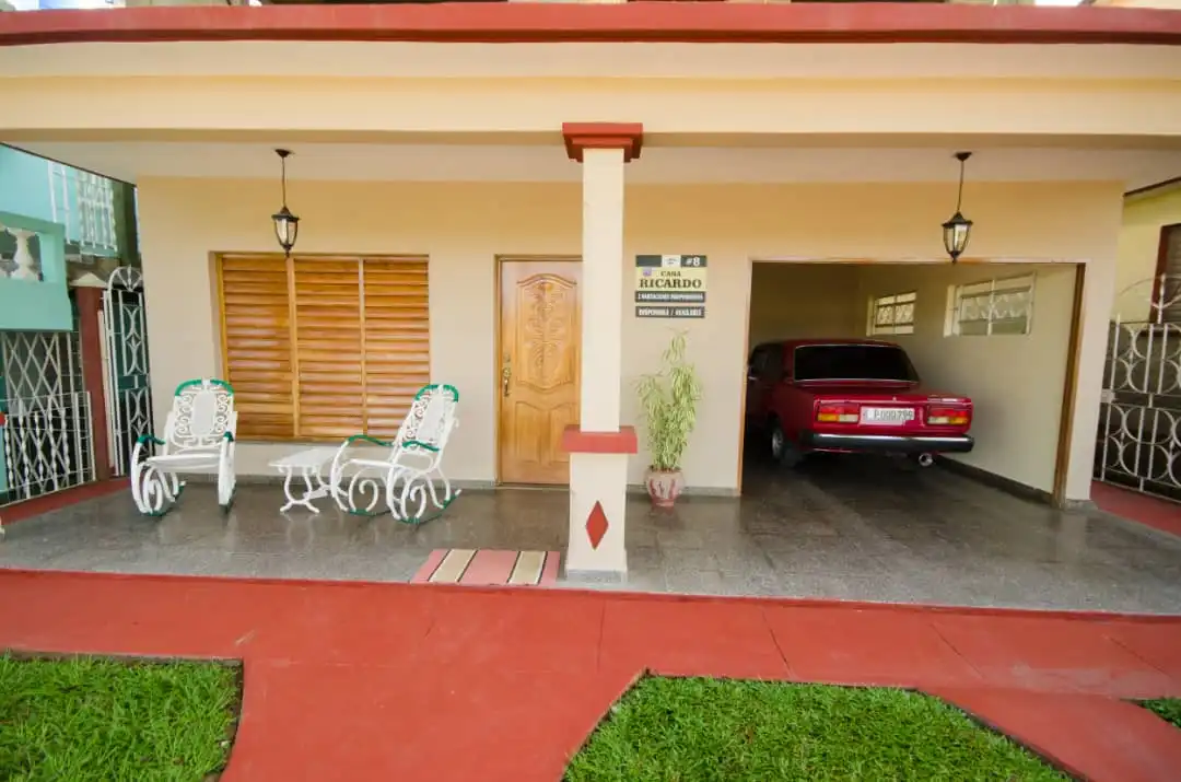 Calle Carretera La Ermita # 8, Vinales 22400 Cuba. Tiene dos camas matrimoniales para una capacidad total de 4 personas.. Reservas online, Casa Ricardo Hernández Room 2.