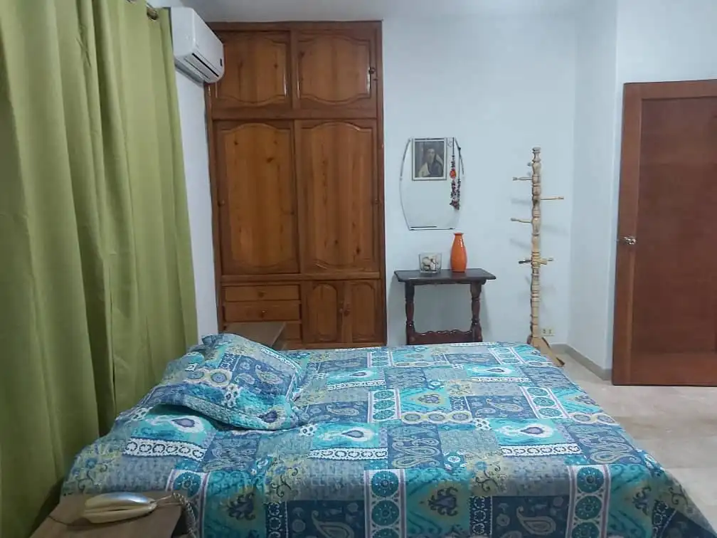 Vedado, La Habana Cuba. Apartamento confortable en el Vedado, una de las zonas más céntricas de la capital.. Reservas online, Casa Barbara en el Vedado.