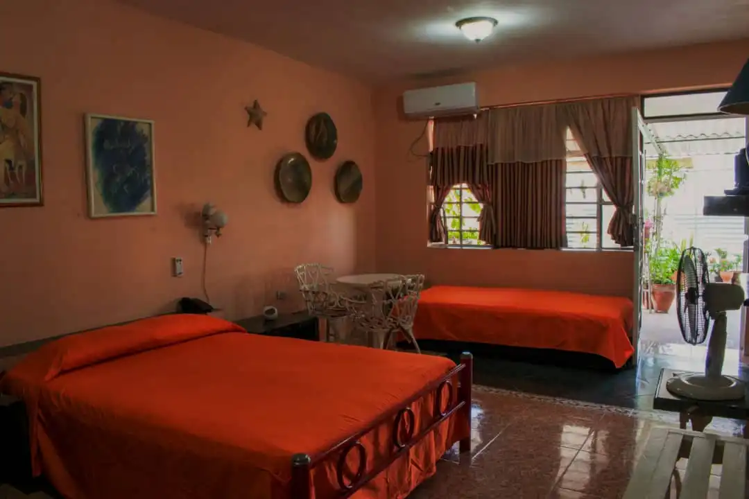 Vedado, La Habana Cuba. Apartamento confortable en el Vedado, una de las zonas más céntricas de la capital.. Reservas online, Casa Flavia en el Vedado.