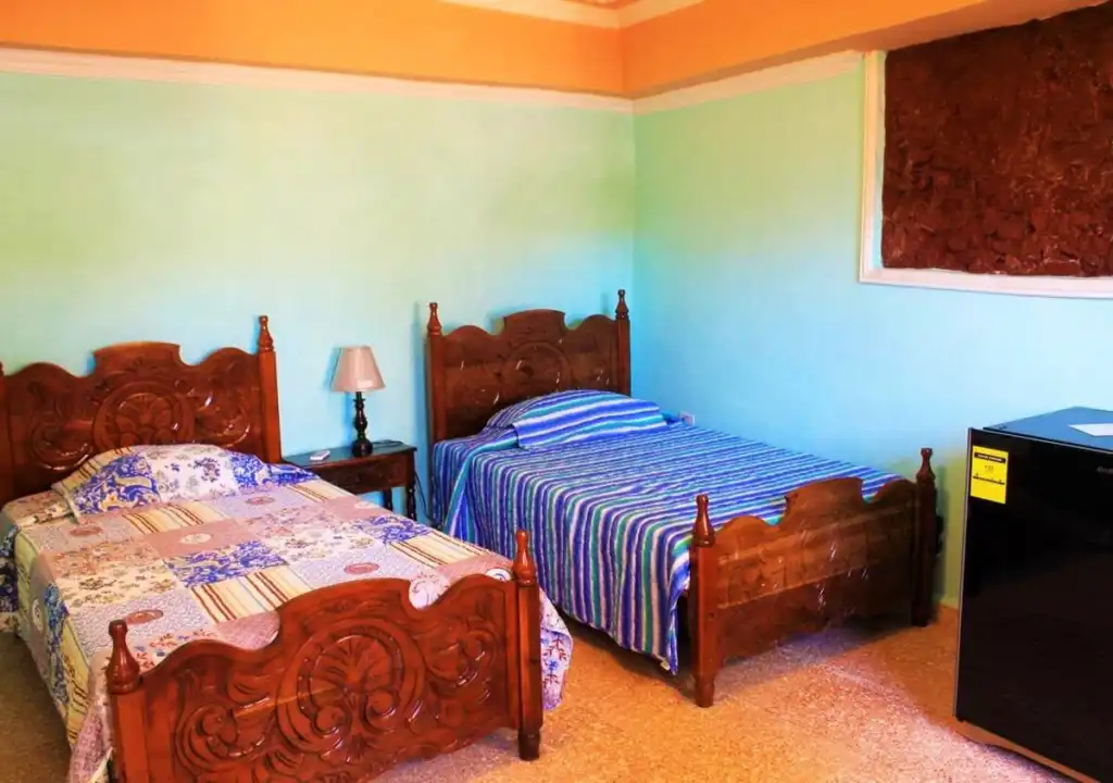 Hostal Casa Hernández, Room 1 en Trinidad, Sancti Spíritus, 62600, Cuba. Si tiene pensado visitar Cuba, no puede perderse los encantos de la ciudad de Trinidad, Patrimonio de la Humanidad..