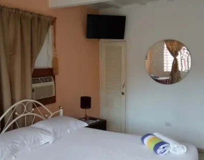 Habitación Independiente con Garaje en Holguín