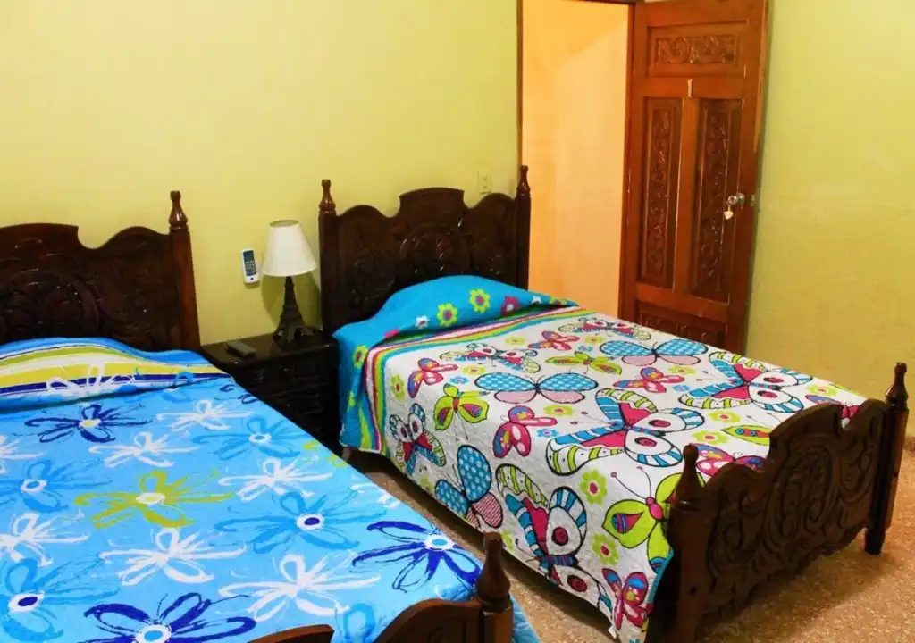 Hostal Casa Hernández, Room 4 en Trinidad, Sancti Spíritus, 62600, Cuba. Si tiene pensado visitar Cuba, no puede perderse los encantos de la ciudad de Trinidad, Patrimonio de la Humanidad..