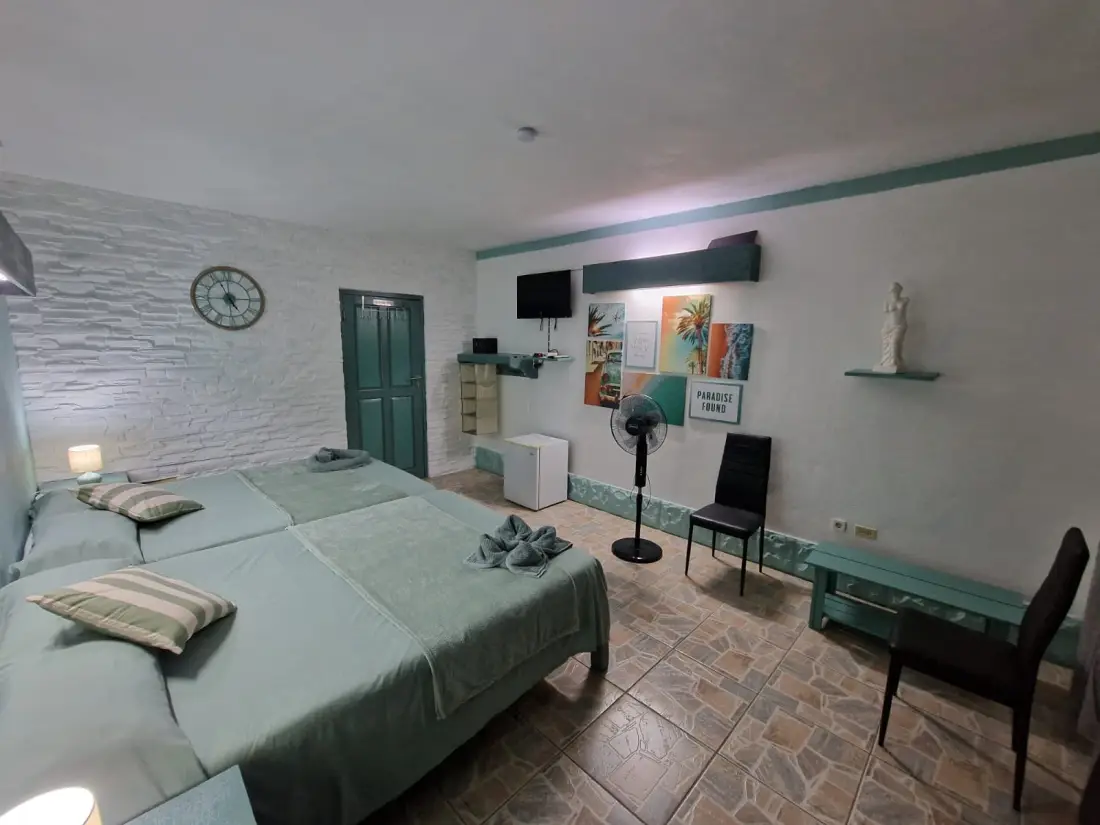 En Trinidad, 62600, Cuba. La casa consta con un total de 1900 metros cuadrados, todas sus áreas están destinadas para la recreación y deleite de nuestros huéspedes, Te esperamos, visítanos descubre todos los servicio que te esperan. Las ofertas particulares mejor calificadas en Cuba.