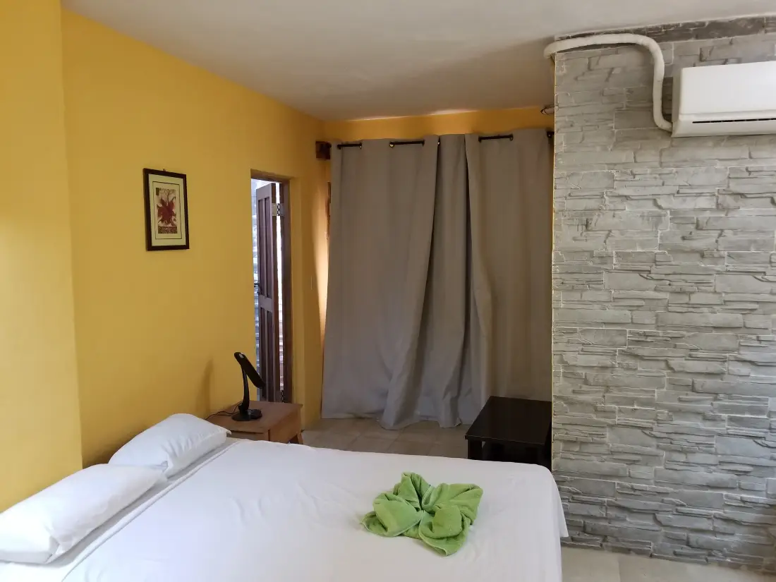 En Trinidad, 62600, Cuba. La casa consta con un total de 1900 metros cuadrados, todas sus áreas están destinadas para la recreación y deleite de nuestros huéspedes, Te esperamos, visítanos descubre todos los servicio que te esperan. Las ofertas particulares mejor calificadas en Cuba.