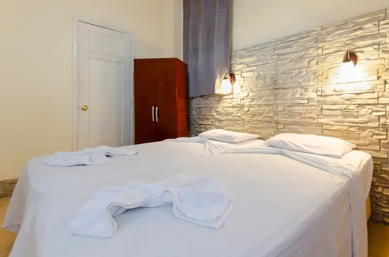 En Centro Habana, La Habana, Cuba. Los huéspedes que la han visitado. También podrán usar los juegos de mesa de la casa, como el ajedrez., Te esperamos, visítanos descubre todos los servicio que te esperan.  Las ofertas particulares mejor calificadas en Cuba.