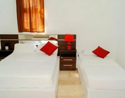 Colonial House 1920, Habit, 2